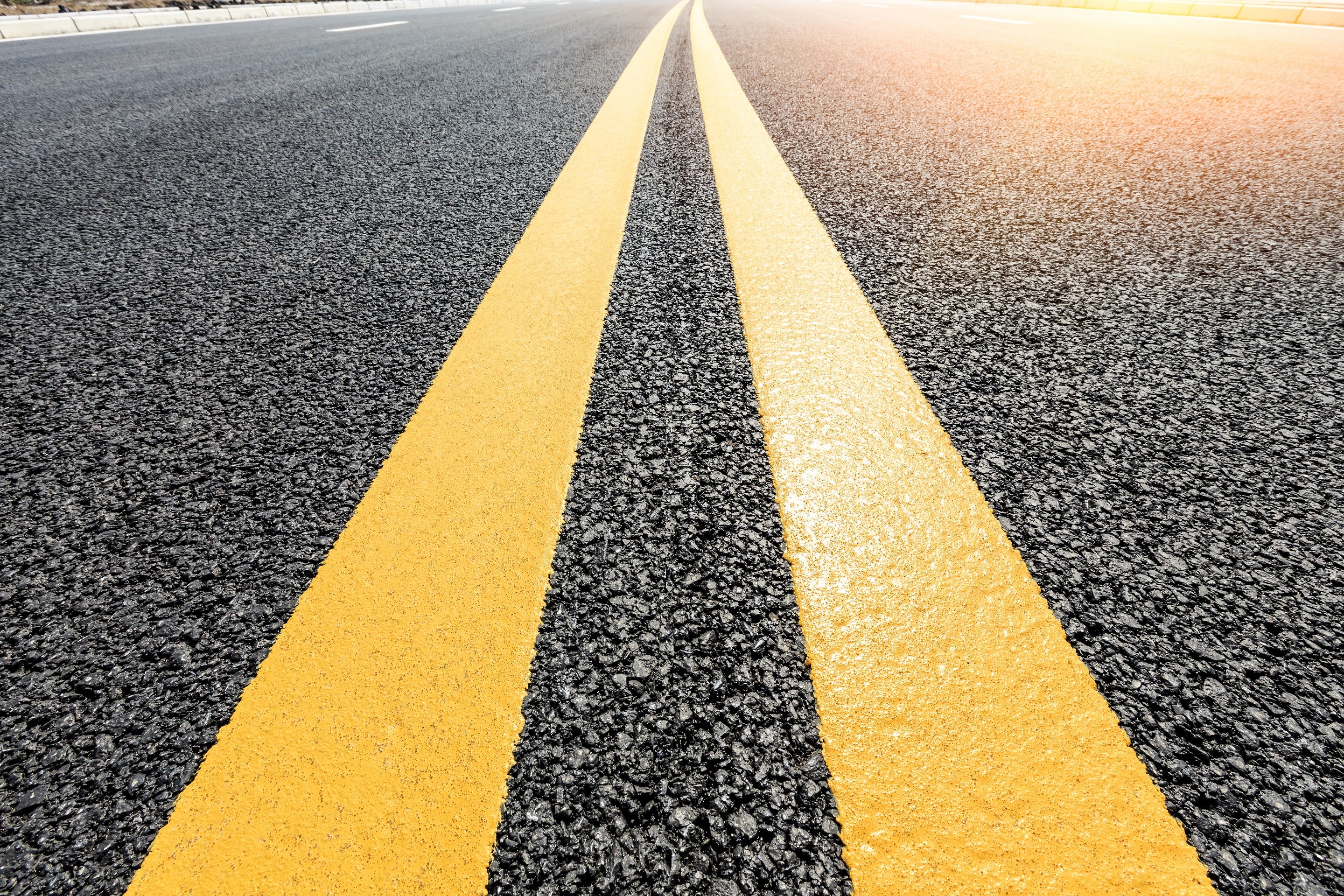 Pintura Vial al Agua. Indicada para Pasos de Peatones, Aparcamientos, Carreteras, Aeropuertos, etc.